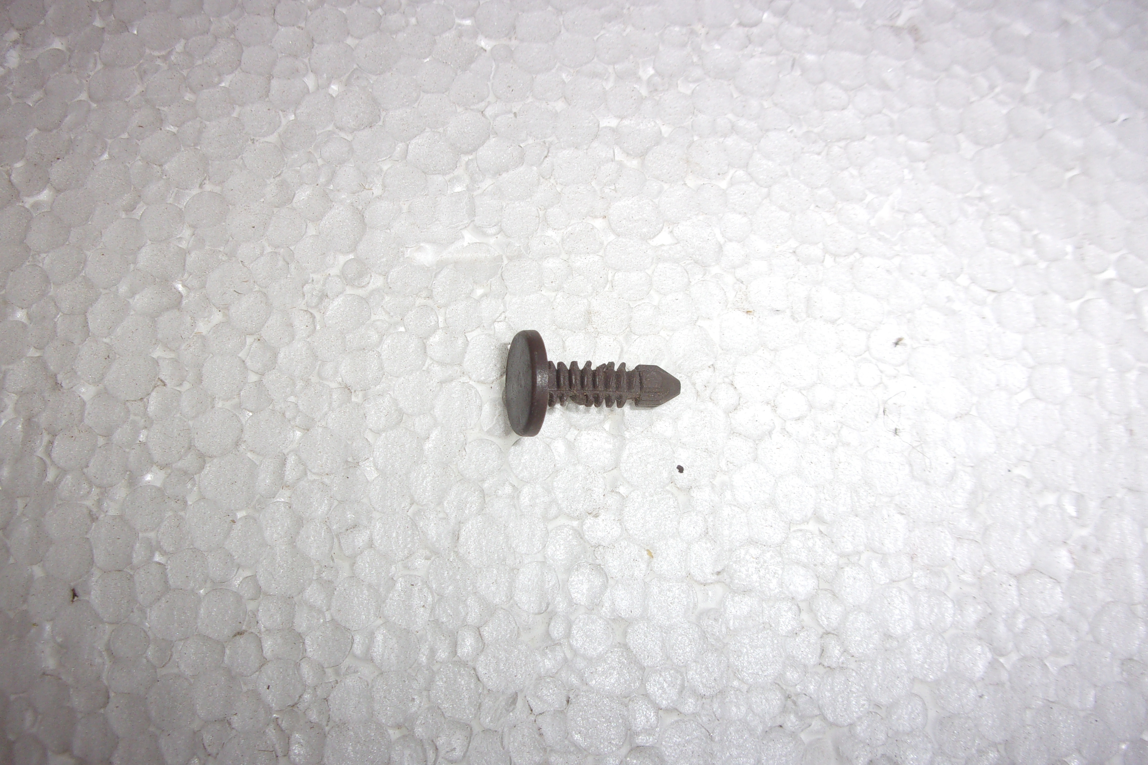 4 PC KICK PANEL RETAINER USED